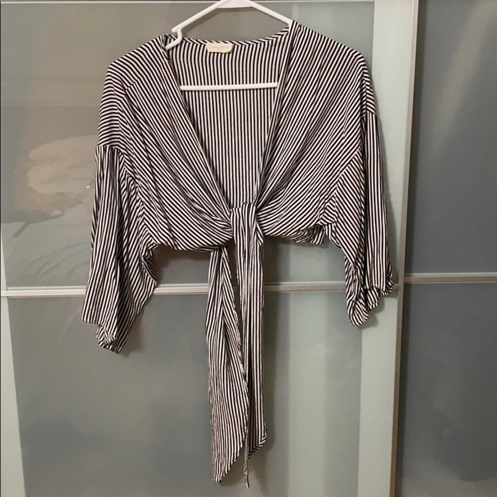 Front tie top - Picture 2 of 2
